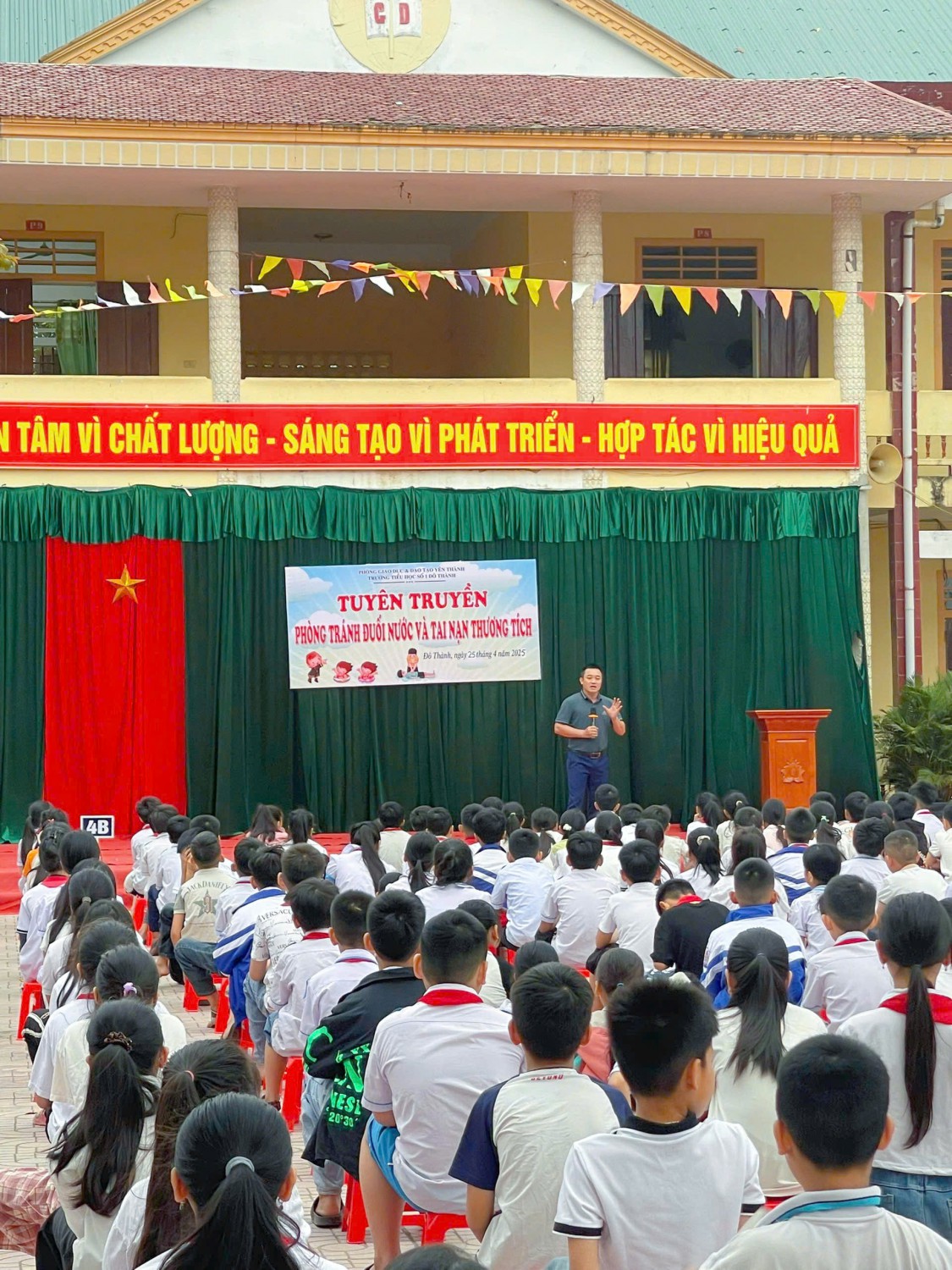 Tuyên truyền phòng tránh đuối nước và tai nạn thương tích.